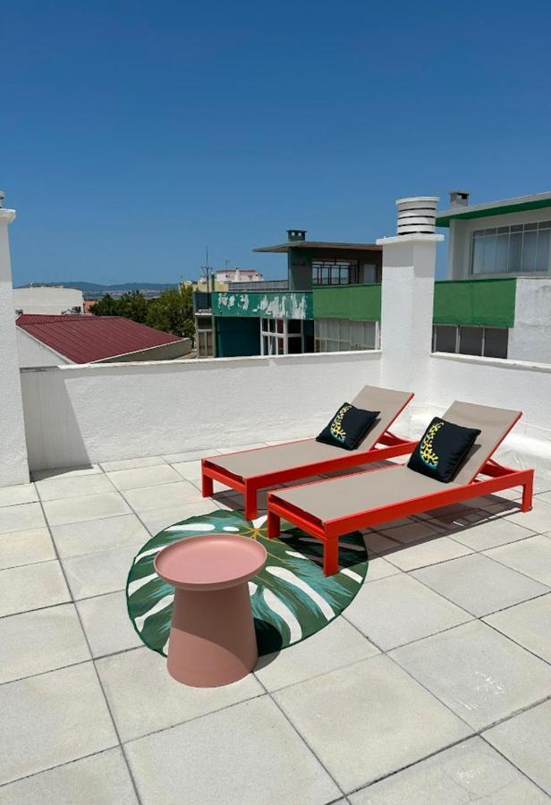 Groovy Caparica Gem With Large Sunny Terrace Lejlighed Costa de Caparica Eksteriør billede